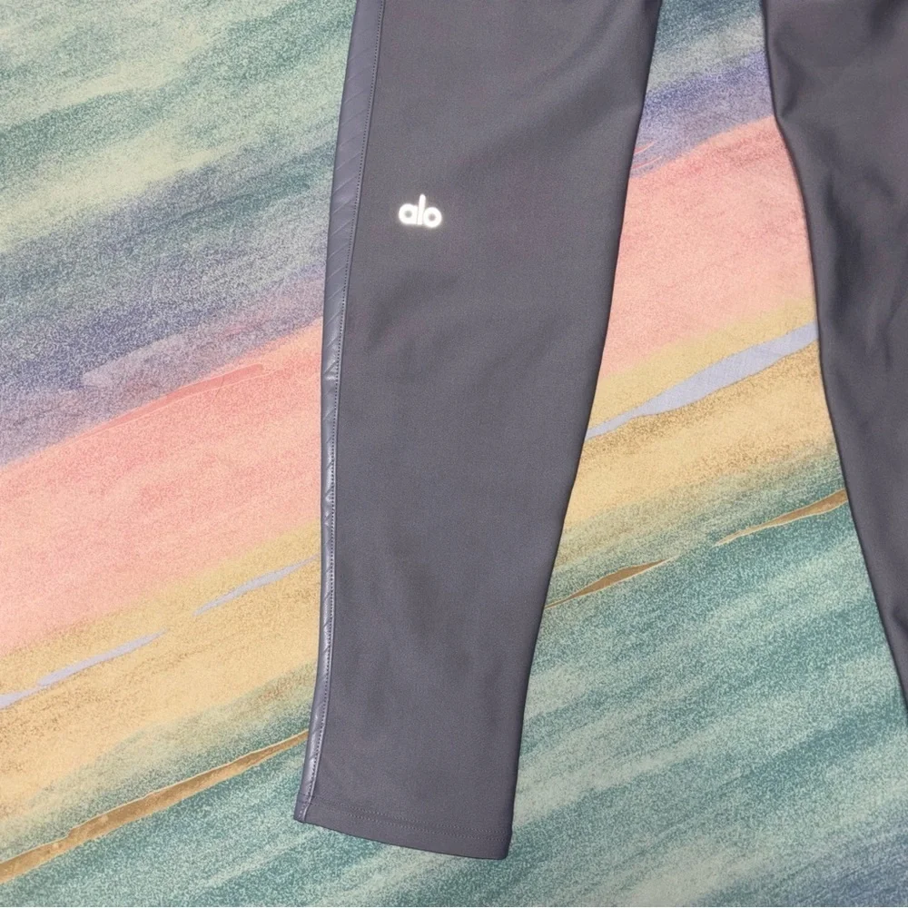 alo Airlift Winter Warm High-Waist Supermoto Leggings size L
